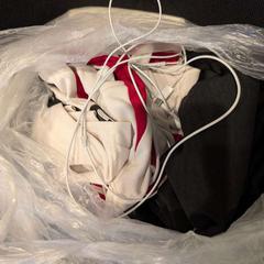 Kleidung & Audio & musik, gemeldet von Inntel Hotels Utrecht Centre über iLost