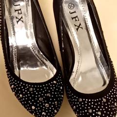 Scarpa Black, come riportato da Mövenpick Hotel Amsterdam City Centre utilizzando iLost