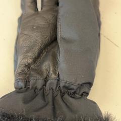 手袋 がiLostで Het Amsterdamse Winterterras によって報告されました