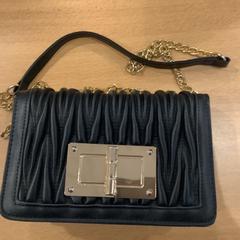 Kabelka, jak nahlášeno Gemeente Amsterdam pomocí iLost