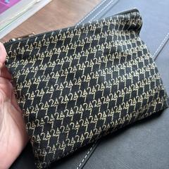 Cosmetic Pouch / Small purse, come riportato a iLost