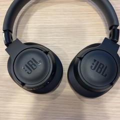 Auscultadores, como reportado por Pathé Groningen utilizando o iLost