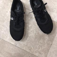 Tenisky, ako bolo nahlásené Hotel van der Valk Maastricht pomocou iLost