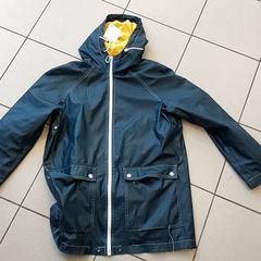 Kleding - Jas, amint azt Centraal magazijn az iLost segítségével jelentette.