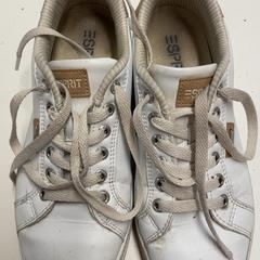 Sneaker Esprit, zoals gemeld door Avonturenpark Hellendoorn met iLost