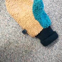 Luvas Teddy stof bruin en groen, como reportado por Burgers' Zoo utilizando o iLost