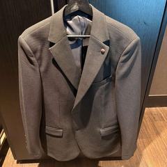 Blejzr Grijze blazer met blokjes, jak nahlášeno Van der Valk Hotel Veenendaal pomocí iLost