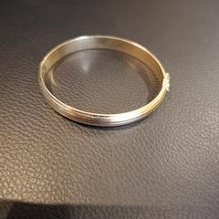 goudkleurige armband a été signalé sur iLost