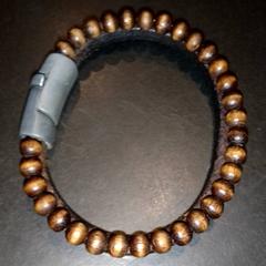 Pulseira, segundo informou TivoliVredenburg usando iLost