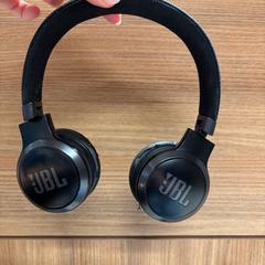 ヘッドホン がiLostで Vrije Universiteit Brussel (VUB) によって報告されました