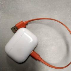 Headphone case Wit met oranje draad, as reported by Arriva Friesland / Groningen using iLost