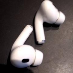 Earphones, as reported by TivoliVredenburg using iLost