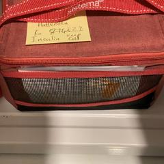 Bossa de medicaments Red, segons ha informat MEININGER Hotel Amsterdam City West mitjançant iLost