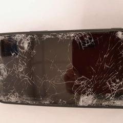 Téléphone portable blanc iPhone, a été signalé par TCL utilisant iLost