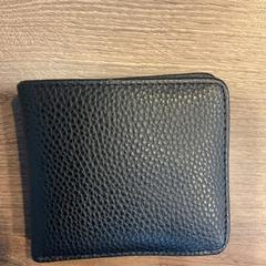 Pénztárca Torrez-jurado aa, amint azt Gemeente Amsterdam - Bureau Gevonden Voorwerpen az iLost segítségével jelentette.