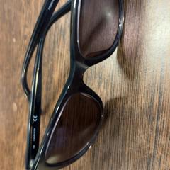 색안경 Zwart, iLost를 사용하여 Pathé Breda에 보고됨