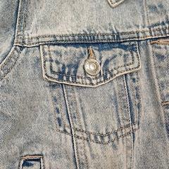 بنطلون جينز، كما تم الإبلاغ عنه بواسطة IKEA Clermont Ferrand عبر iLost