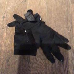 Rukavice Zwart, jak nahlášeno De Heeren van Aemstel pomocí iLost