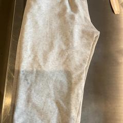 Pantalones deportivos Grey, ha sido reportado por MEININGER Hotel Leipzig Hauptbahnhof con iLost