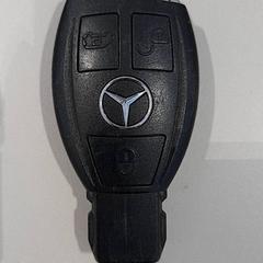 Chave do coche Mercedes autosleutel, segundo informou Van der Valk Hotel Schiphol usando iLost