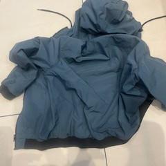 Kurtka, zgłoszono przez Johan Cruijff ArenA przy użyciu iLost