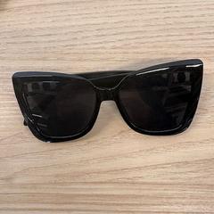 Gafas de sol luhne, segundo informou IKEA Liège usando iLost