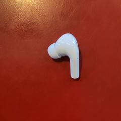 Headphones & Wireless earphones White, as reported by MEININGER Hotel Berlin Alexanderplatz using iLost
