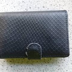 Porta-cartões Kafuayii, como reportado por Regio Limburg - Leuven utilizando o iLost