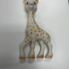 Juguete giraffen baby speelgoed, ha sido reportado por IKEA Amersfoort con iLost
