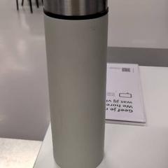 Vizesüveg, amint azt IKEA Amsterdam az iLost segítségével jelentette.