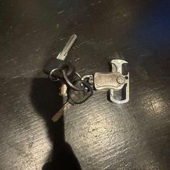 Clauer fles opener, segons ha informat Van der Valk Hotel Amsterdam-Amstel mitjançant iLost
