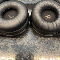 Hörlurar, rapporterat av Rotterdam The Hague Airport med iLost