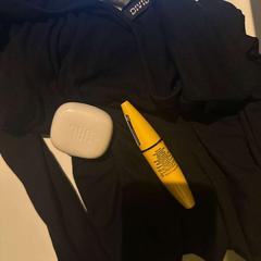 Ruházat, amint azt Room Mate Bruno az iLost segítségével jelentette.