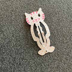 Haarspange, jak nahlášeno Schönbrunn "Group Center" pomocí iLost