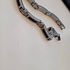 Polsera Metaal met zwarte, segons ha informat IJsselland Ziekenhuis mitjançant iLost