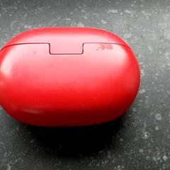 Elektronika - Earpod etui rood, jak nahlášeno Regio Oost-Vlaanderen pomocí iLost