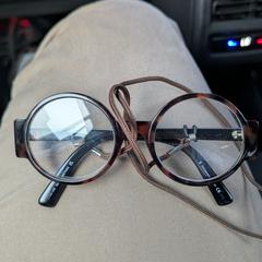 bruine bril, som rapporterats till iLost