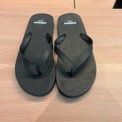 Sandál Zwart, jak nahlášeno Van der Valk Hotel Deventer pomocí iLost