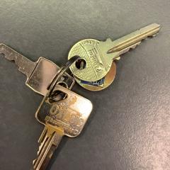 キーホルダー がiLostで Eindhoven Airport によって報告されました