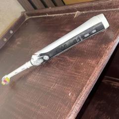 Electric toothbrush & Bow, as reported by Groepsaccomodatie Kasteel de Berckt using iLost