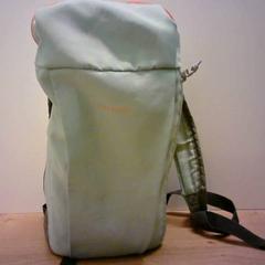 バックパック groen met roze rits がiLostで Bobbejaanland によって報告されました