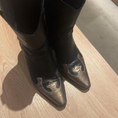 Stiefel, gemeldet von Van der Valk Hotel Eindhoven - Best über iLost