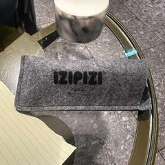 Ulleres (subcategoria), segons ha informat Conscious Hotel Museum Square mitjançant iLost