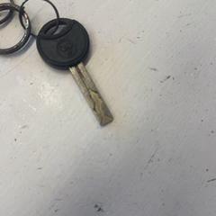 Kulcs, amint azt De Helden van Oranje & Kingsland Festival az iLost segítségével jelentette.