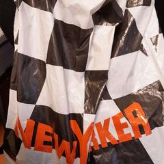 Bag plastique noir et blanc, som rapportert av TCL ved bruk av iLost