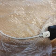 Laddare black and white, rapporterat av The Dominican med iLost