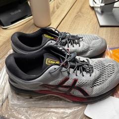 Sneakers Asics, grijs, gisa salatu by Van der Valk Hotel Assen iLost erabiliz