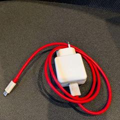 Adapter & Ładowarka, zgłoszono przez Inntel Hotels Utrecht Centre przy użyciu iLost