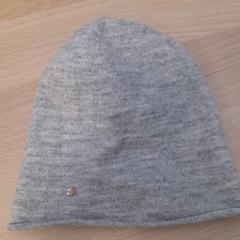 Cappello, come riportato da IKEA Praha – Zličín utilizzando iLost