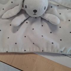 Plyšová facka Doudou plat lapin, jak nahlášeno IKEA Rouen Tourville-La-Rivière pomocí iLost